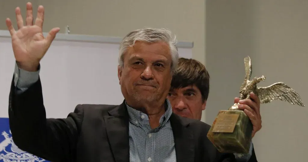 Juan Carlos Villalta recibiendo el Premio Nacional de Periodismo Deportivo 2017. | Foto: Archivo.