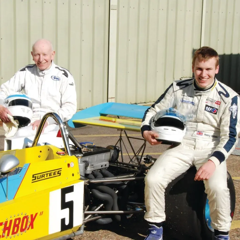 John Surtees y su hijo Henry Surtees (Henry Surtees Foundation)