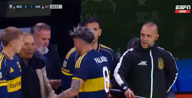 La salida de Carlos Palacios en Boca Juniors. (Captura Disney).