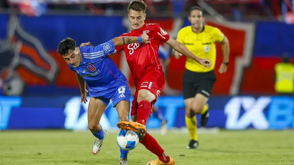 La U vuelve al torneo nacional visitando a Ñublense en el Nelson Oyarzun de Chillán. (Foto: Photosport)