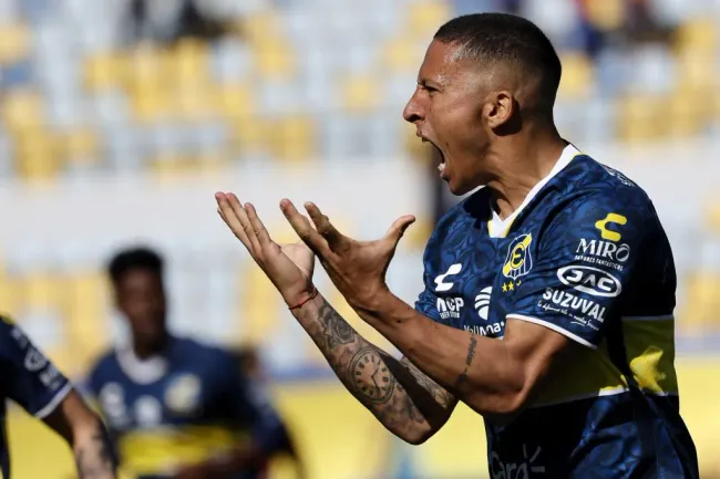 Kevin Méndez disputó 35 partidos con Everton de Viña del Mar. (Andres Pina/Photopsort)
