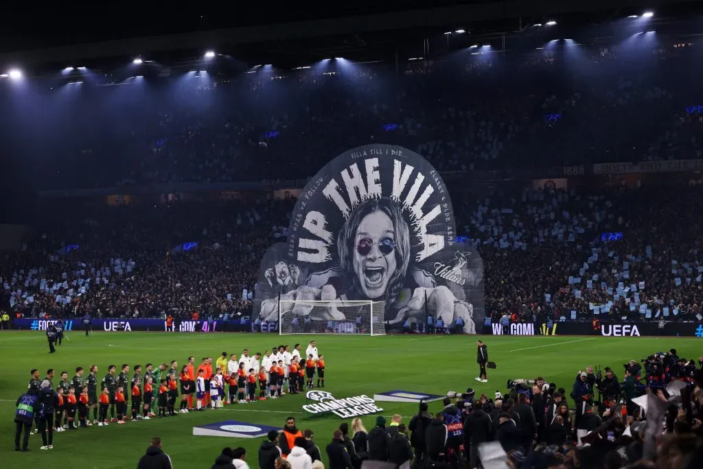 El homenaje a Ozzy Osbourne realizado por los fanáticos del Aston Villa FC este 2025. (Foto: Julian Finney/Getty Images)