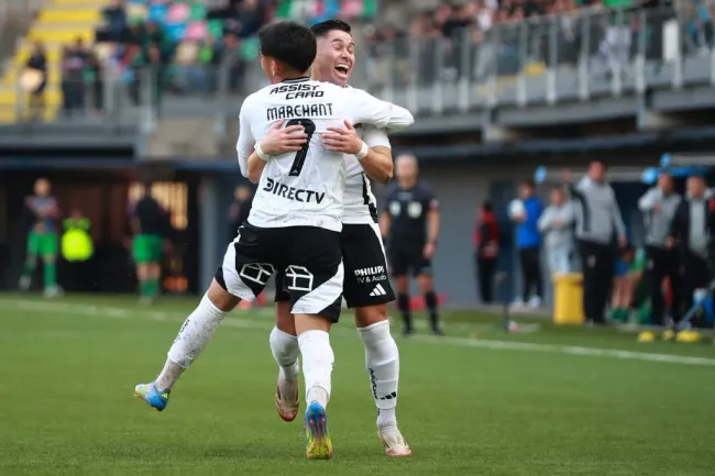El Torta Opazo celebra con Francisco Marchant. (Felipe Zanca/Photosport).