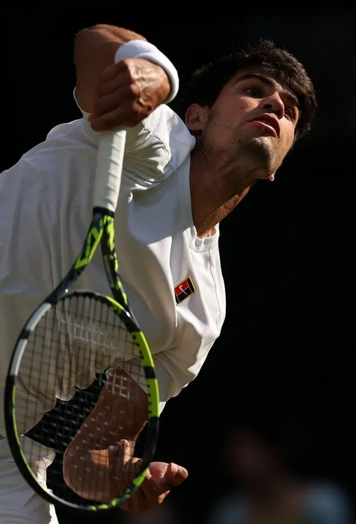 Carlos Alcaraz ante Jannik Sinner en Wimbledon 2025 (Getty Images).