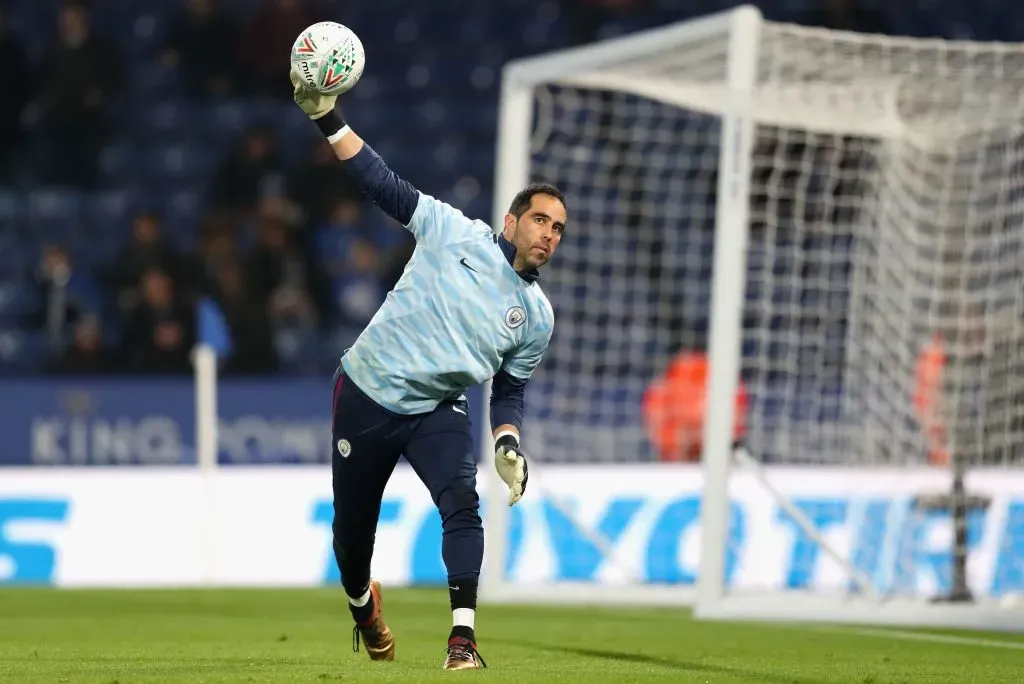 Claudio Bravo apenas fue titular en su primer año en el Manchester City. Posteriormente se tuvo que conformar con ser el suplente del brasileño Ederson. | Foto: Getty Images.