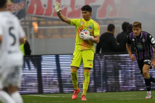 El juvenil Eduardo Villanueva debutó en el arco albo frente al Real Valladolid – Photosport