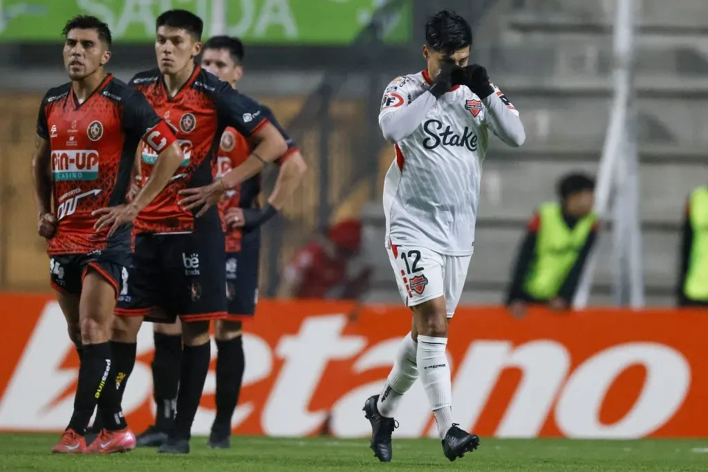 Patricio Rubio le dio el triunfo a Ñublense y complicó mucho a Limache en el fondo de la tabla de posiciones. Foto: Photosport.