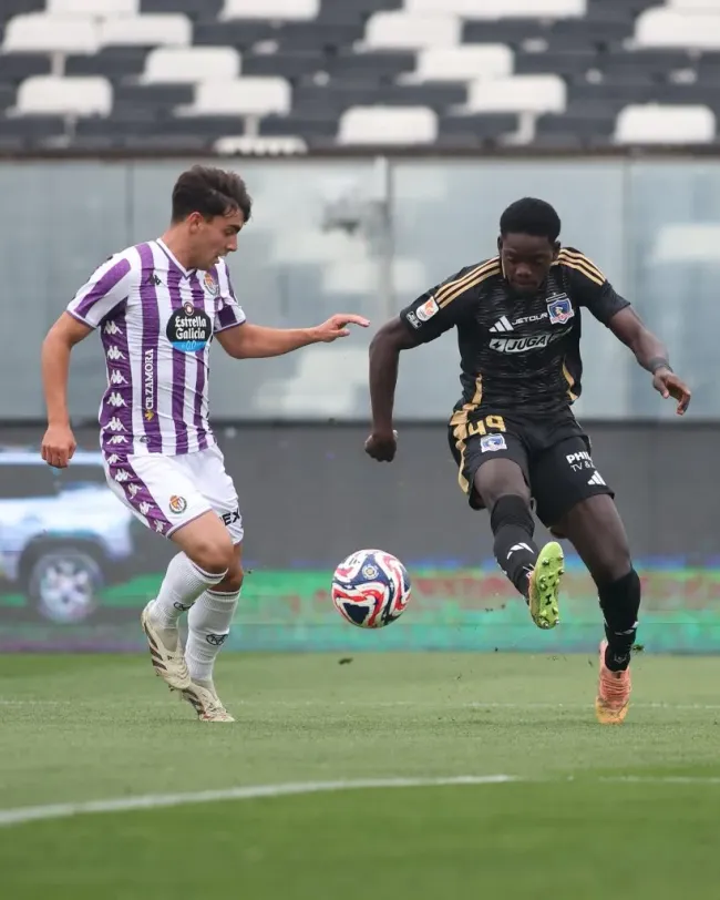 Manley Clerveaux fue titular ante el Valladolid. Le puso un gran centro a tres dedos a Alexander Oroz. (Foto: Colo Colo).