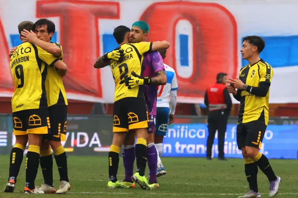 Cristián Zavala celebra la victoria de Coquimbo en Santa Laura. (Dragomir Yankovic/Photosport).