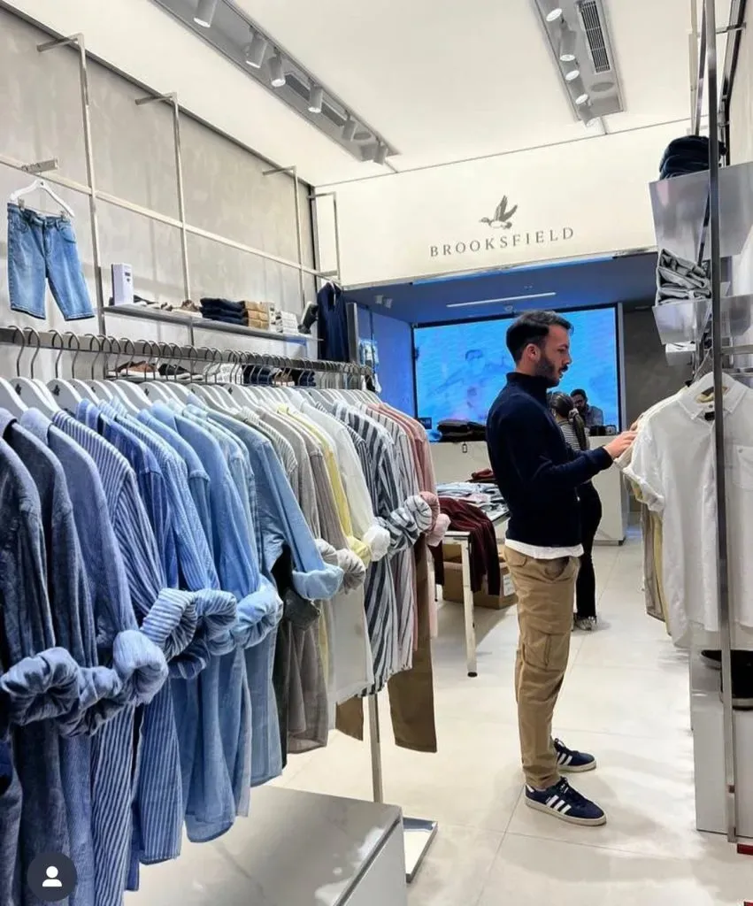 Sebastián Rodríguez en una de las campañas publicitarias con la ropa.