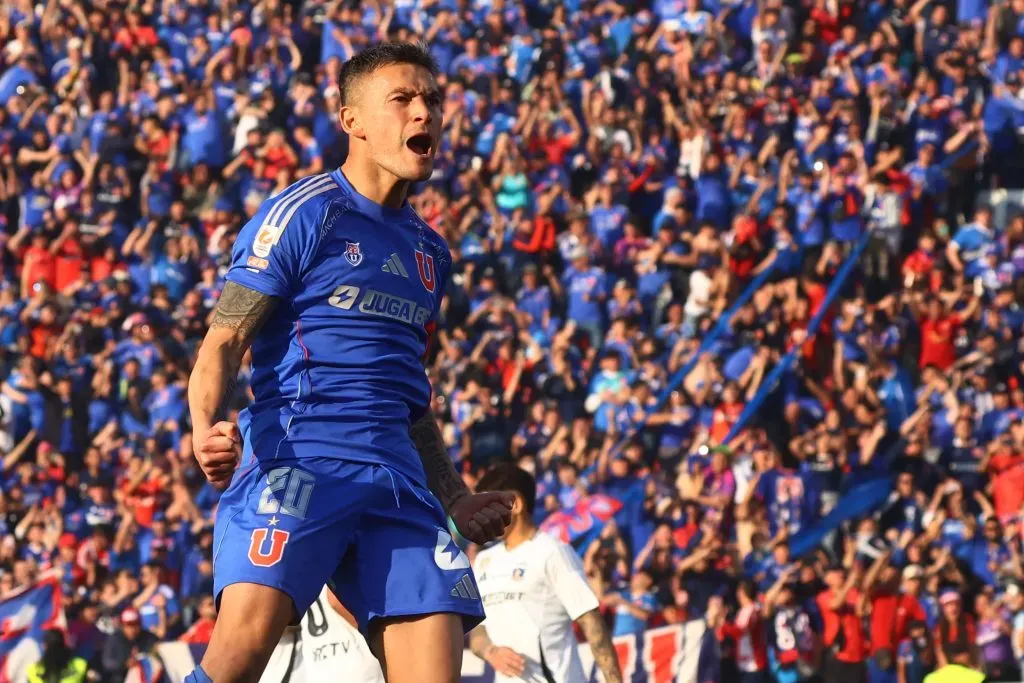 Futbol, Universidad de Chile vs Colo Colo
Fecha 7, Liga de Primera 2025
El jugador de Universidad de Chile Charles Aranguiz, centro, celebra su gol durante un partido de primera division contra Colo Colo disputado en el estadio Nacional en Santiago, Chile.
12/07/2025
Jonnathan Oyarzun/Photosport
Football, Universidad de Chile vs Colo Colo
7th turn, First Division League 2025
Universidad de Chile player Charles Aranguiz, center, celebrates his goal during a first division match against Colo Colo at the Nacional stadium in Santiago, Chile.
12/07/2025
Jonnathan Oyarzun/Photosport