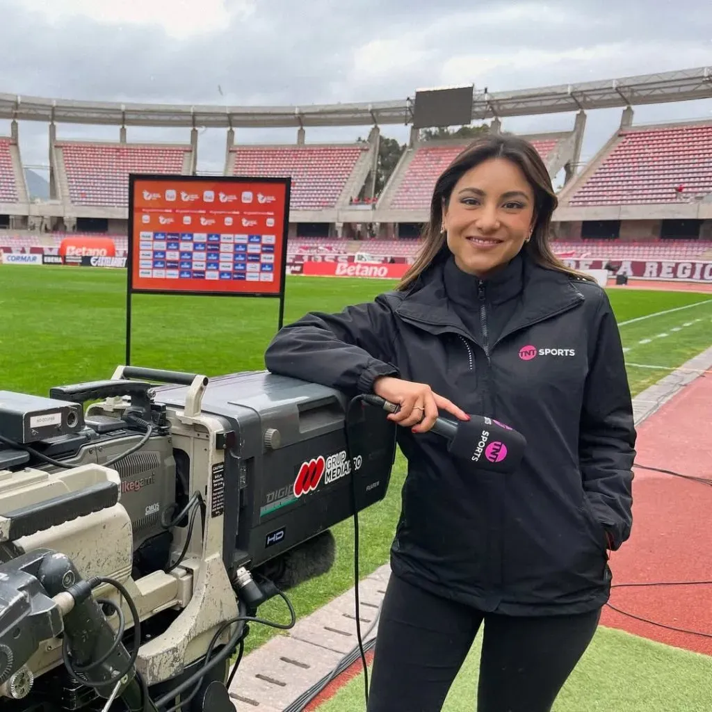La reconocida periodista de TNT Sports disparó contra Roberto Dueñas por situaciones que vivió dentro de Mi Radio, emisora de la cual es dueño el “Peluche”. Foto/Instagram: Rocío Barraza.