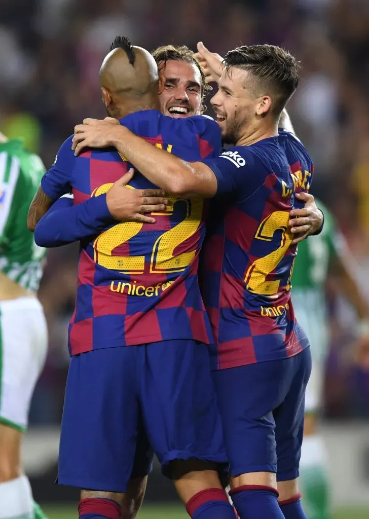 Arturo Vidal y Carles Pérez compartiendo en el Barcelona. Foto: Alex Caparros/Getty Images.