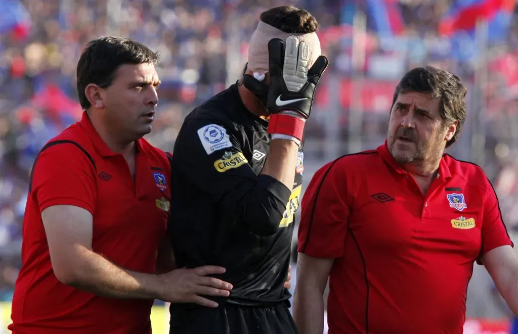 Así quedó Raúl Olivares en un Superclásico ante Universidad de Chile. (FELIPE ZANCA/PHOTOSPORT).