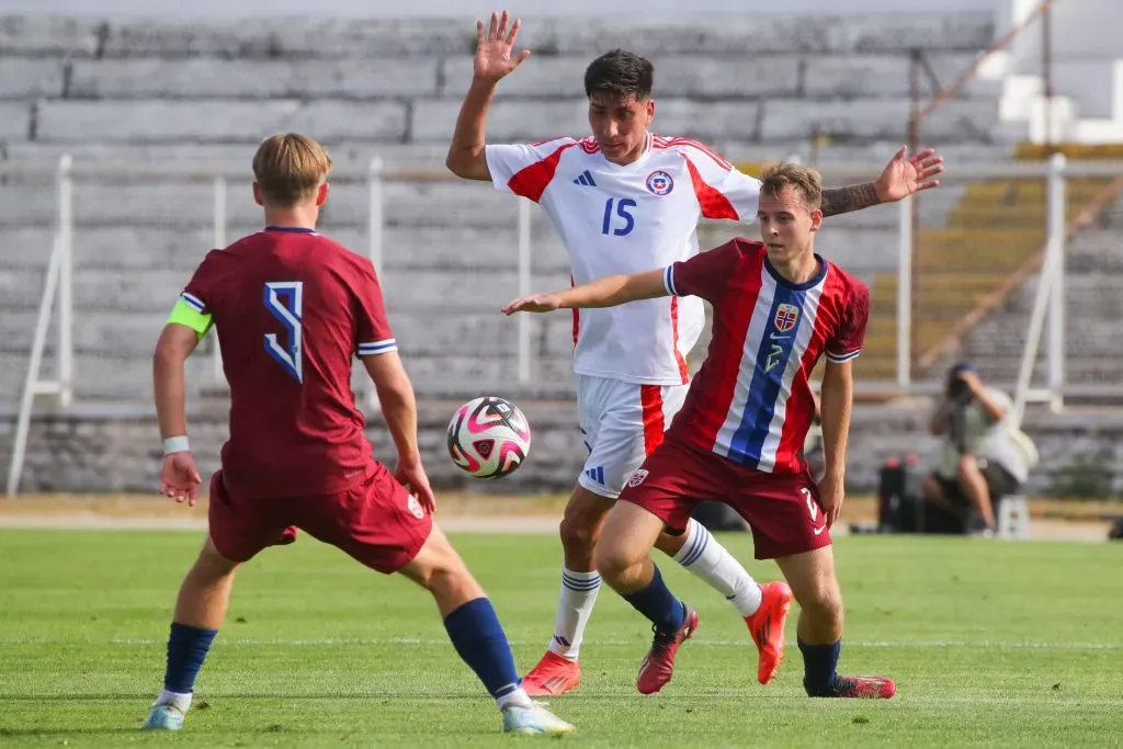 Matías Pérez hace historia al pasar del fútbol chileno al Lecce. Foto: Jonnathan Oyarzun/Photosport