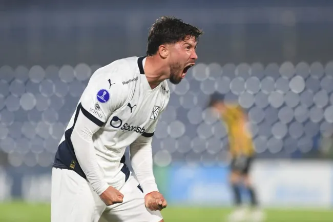 Felipe Loyola preocupa a Independiente y la selección chilena justo antes del duelo con la U. Foto: Getty Images.