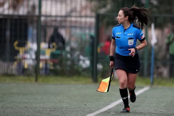 Leslie Vásquez (asistente 2) – Carlos Parra, Comunicaciones ANFP