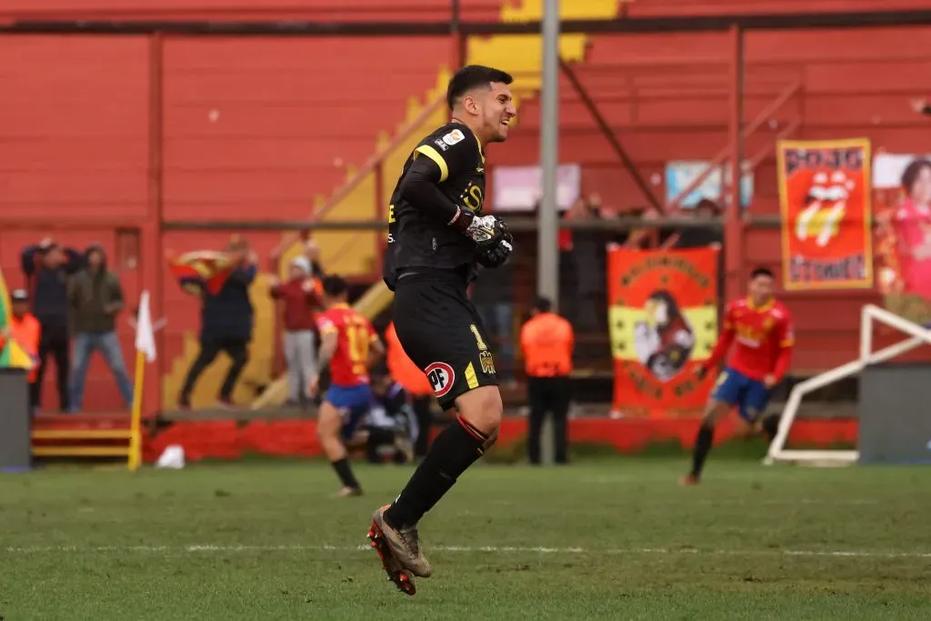 Así celebró Martín Parra el gol de Sebastián Pereira ante Deportes La Serena. (Jonnathan Oyarzun/Photosport).