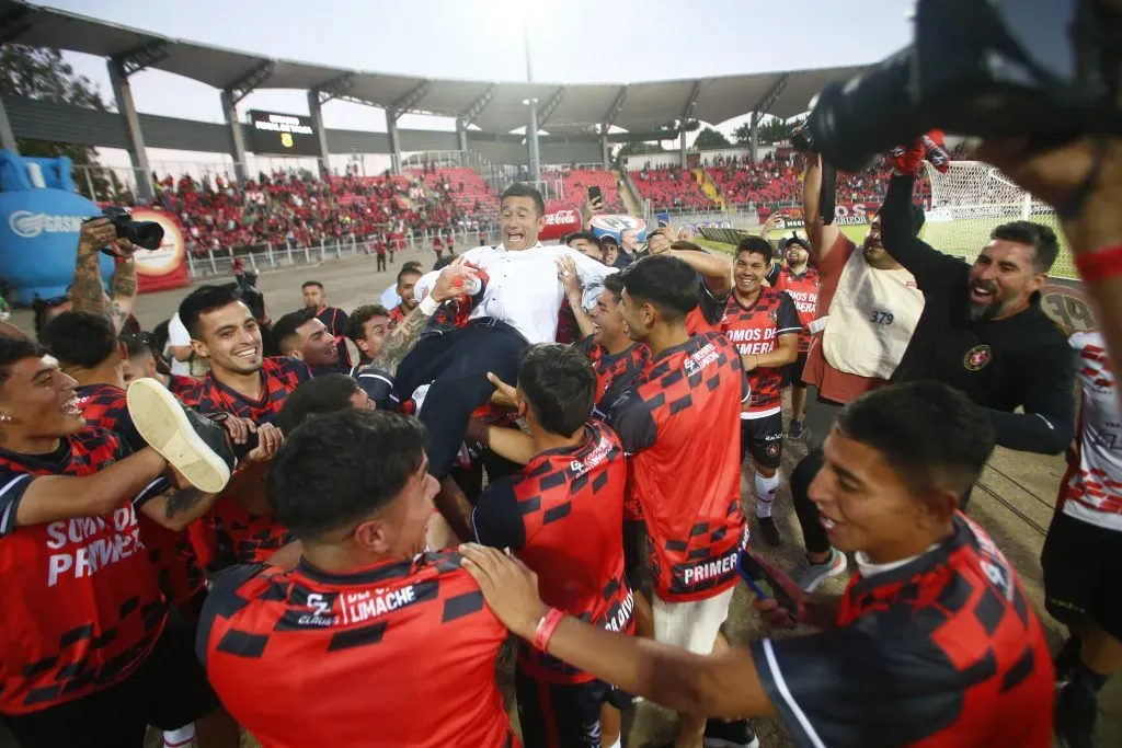 Víctor Rivero recordó el ascenso de Deportes Limache ante Rangers para criticar a José Cabero. (Jose Robles/Photosport).