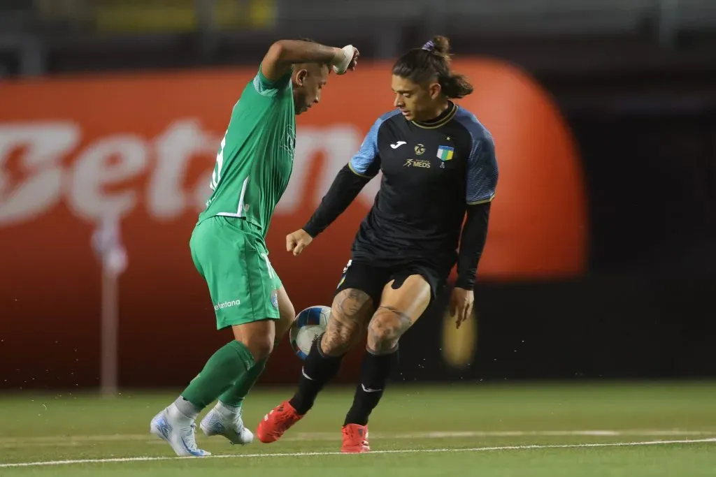 Joaquín Montecinos puede llegar a Colo Colo. Foto: Felipe Zanca/Photosport