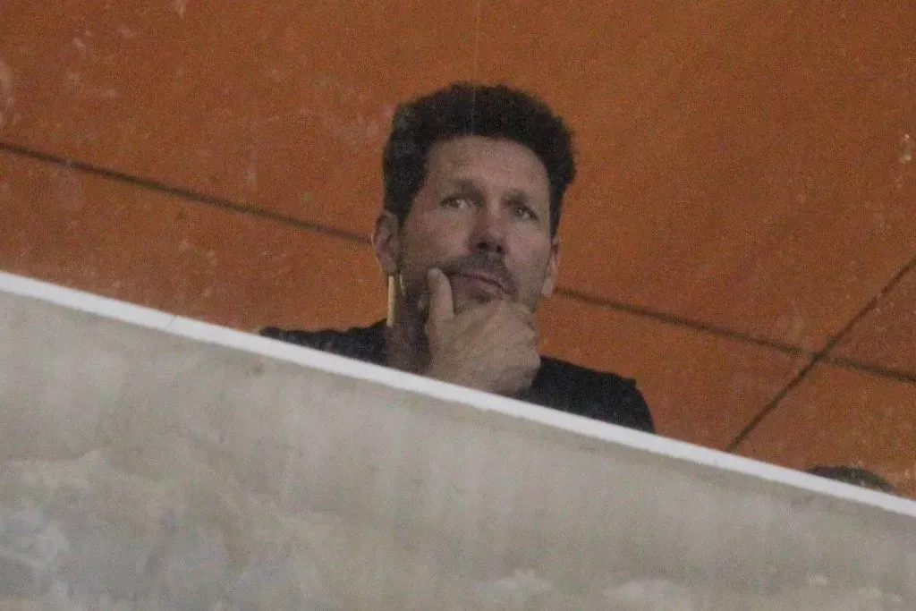 Diego Simeone viendo a su hijo en el Union la Calera vs. Magallanes por Copa Chile en el estadio Lucio Fariña de Quillota el 2018. (Foto: Jimmy Arenas/Photosport)