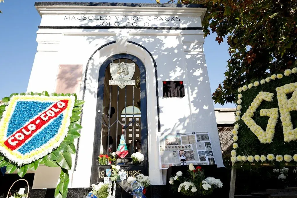 Los restos de David Arellano descansan en el Mausoleo de Viejos Cracks de Colo Colo en el Cementerio General.