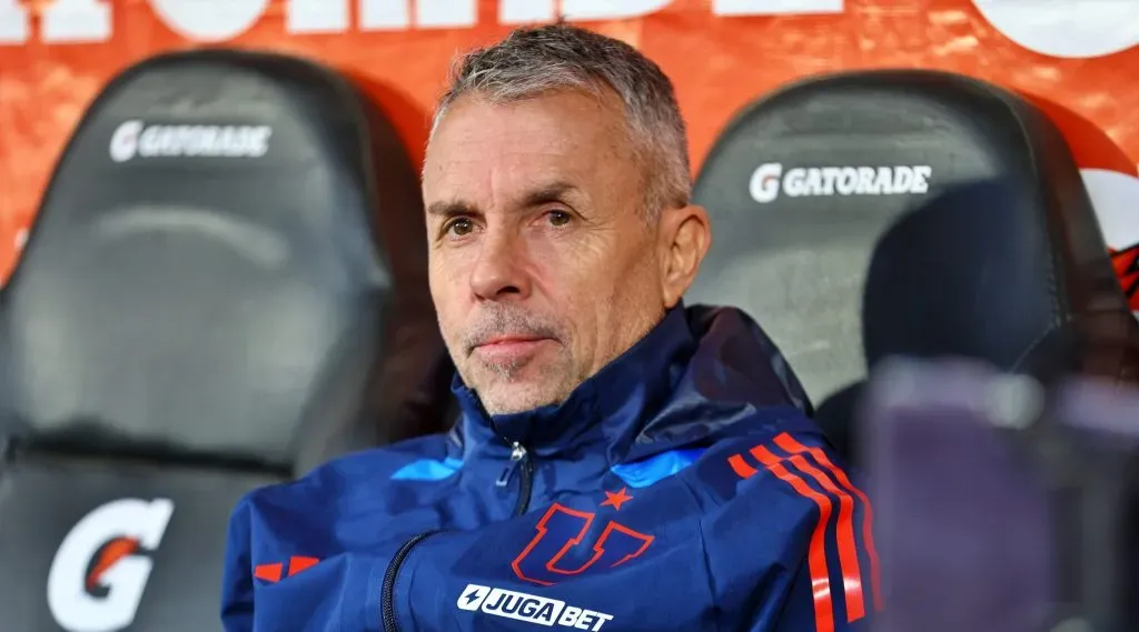 En la U están conformes con su mercado, pese a que no llegó el 9 que pedía Gustavo Álvarez. Foto: Photosport.