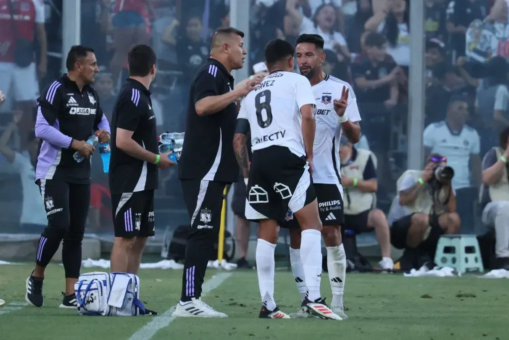 Jorge Almirón le prestó el ropero a Esteban Pavez por su mal momento en Colo Colo. Foto: Photosport.