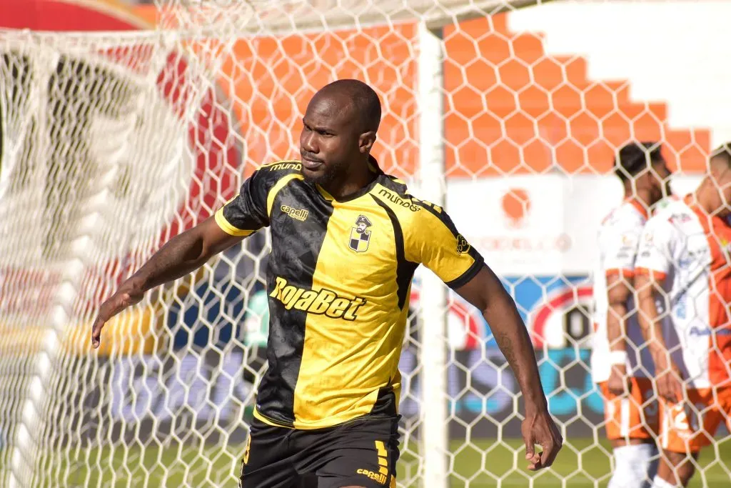 Cecilio Waterman anotó el primer gol de Coquimbo. Foto: Oscar Tello/Photosport