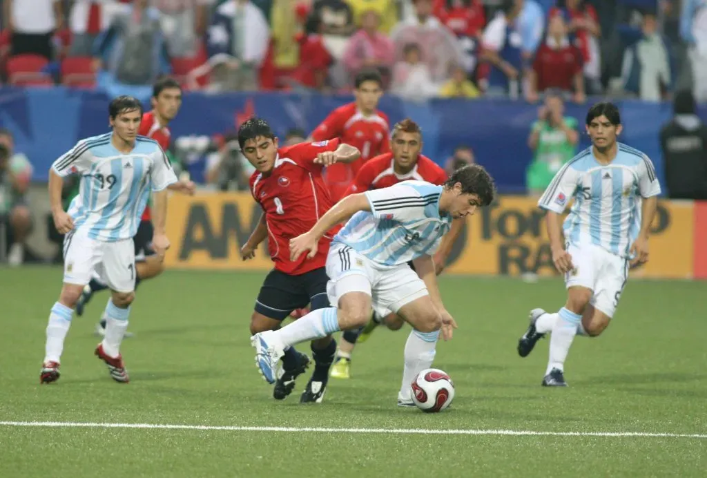 Dagoberto Currimilla en acción ante Argentina en la semifinal. (Photosport).