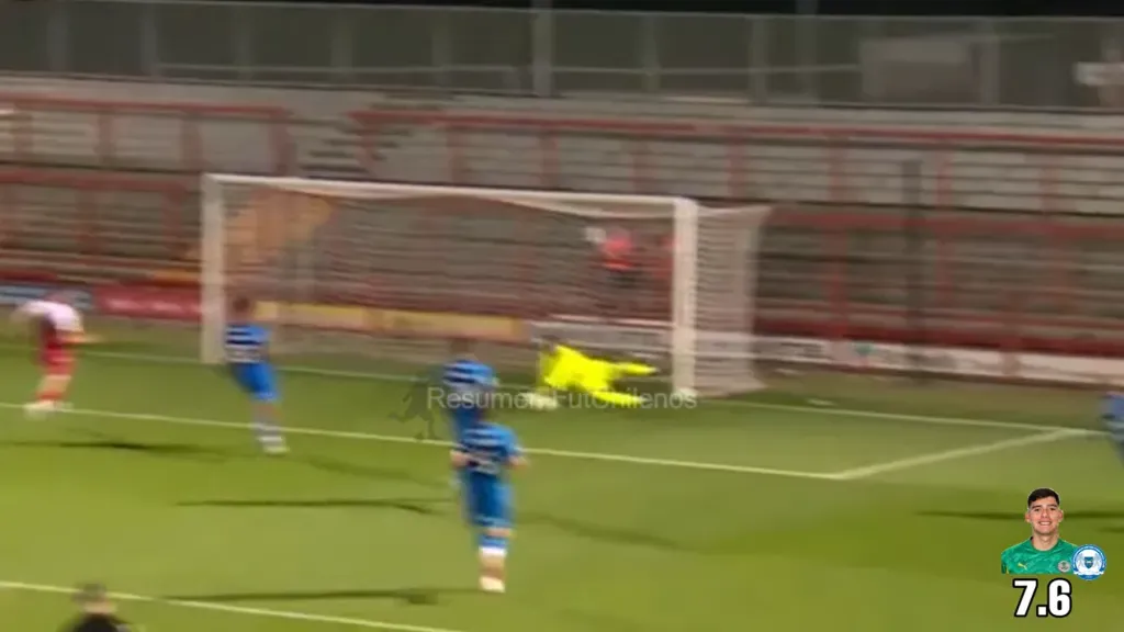 Vicente Reyes y una tapada en su estreno. (Captura YouTube Resumen Futchilenos).