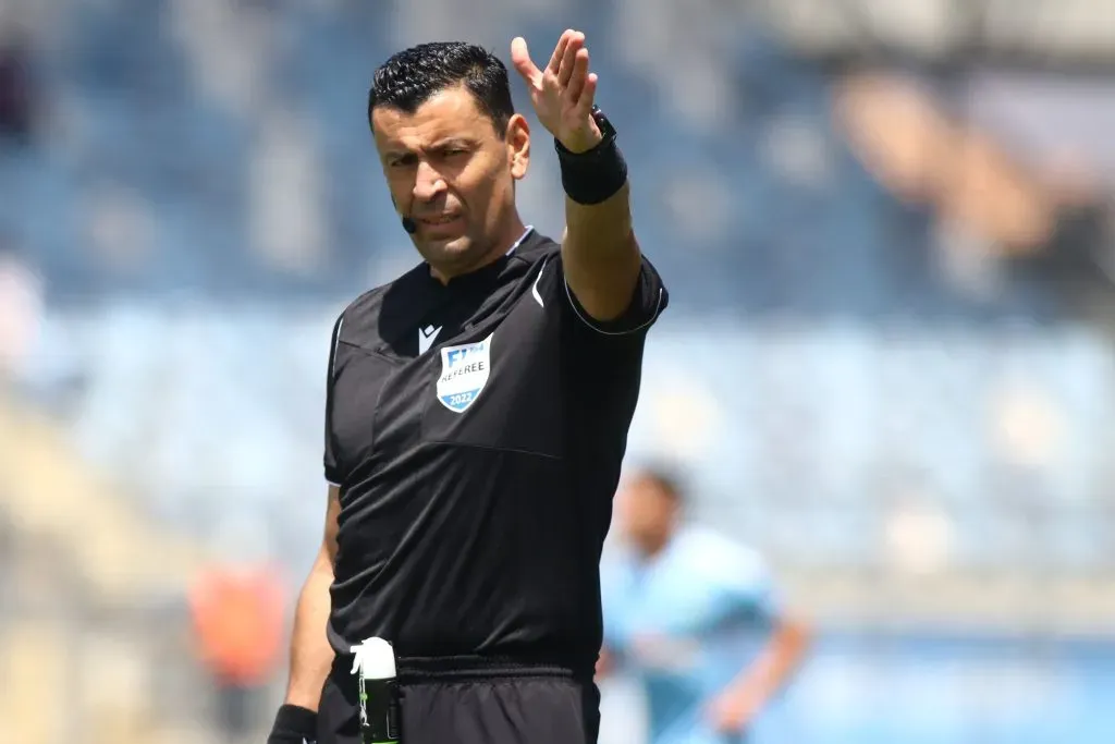 Roberto Tobar anunció visita a varios clubes: empezó con Colo Colo y la Unión Española. (Jorge Loyola/Photosport).