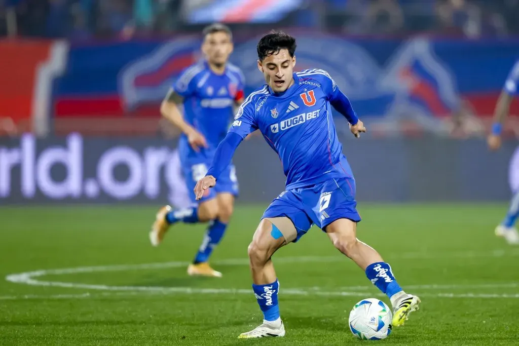 Javier Altamirano fue una de las buenas figuras en el triunfo de Universidad de Chile sobre Independiente. | Foto: Photosport.