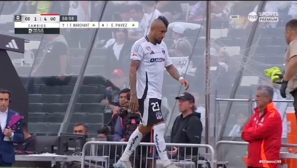 Vidal se retiró con críticas de los hinchas.