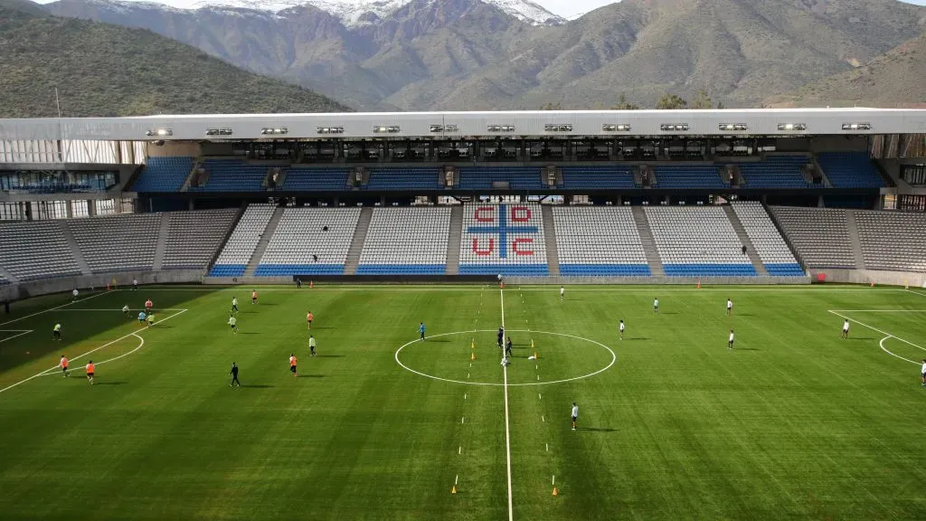 Universidad Católica reveló los duros castigos que se aplicarán a los hinchas que causen problemas en el Claro Arena. Foto: U. Católica.