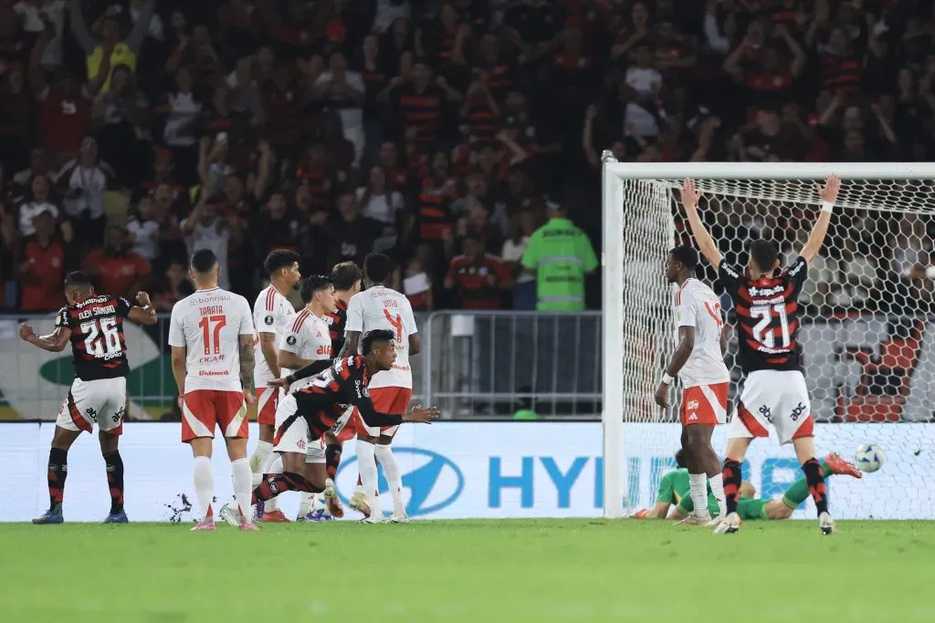 El festejo de Bruno Henrique ante Inter de Porto Alegre en la Libertadores. (Buda Mendes/Getty Images).