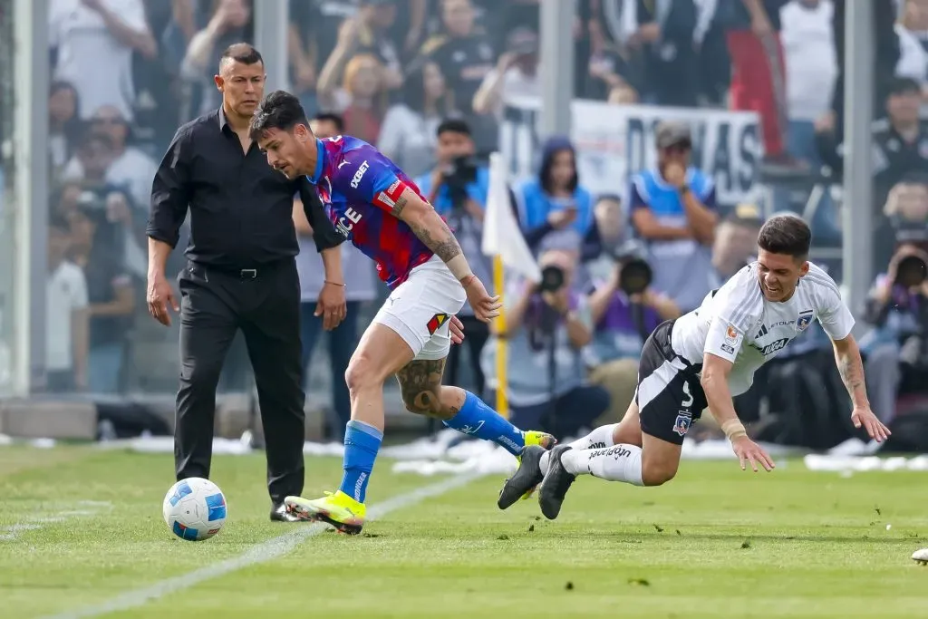 Colo Colo sufrió ante la UC. Foto: Pepe Alvujar/Photosport