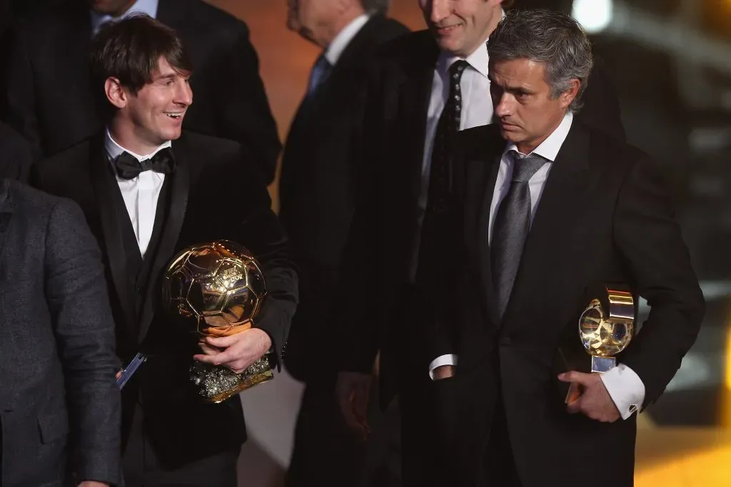 Mourinho con su máximo rival dentro de la cancha: Lionel Messi (Photo by Michael Steele/Getty Images)