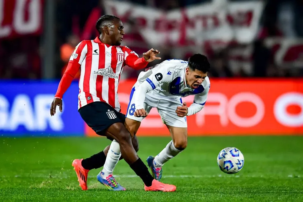 Tomás Galván suma 16 partidos en Vélez Sarsfield, donde ha marcado tres goles en poco más de mil minutos de acción. (Marcelo Endelli/Getty Images).