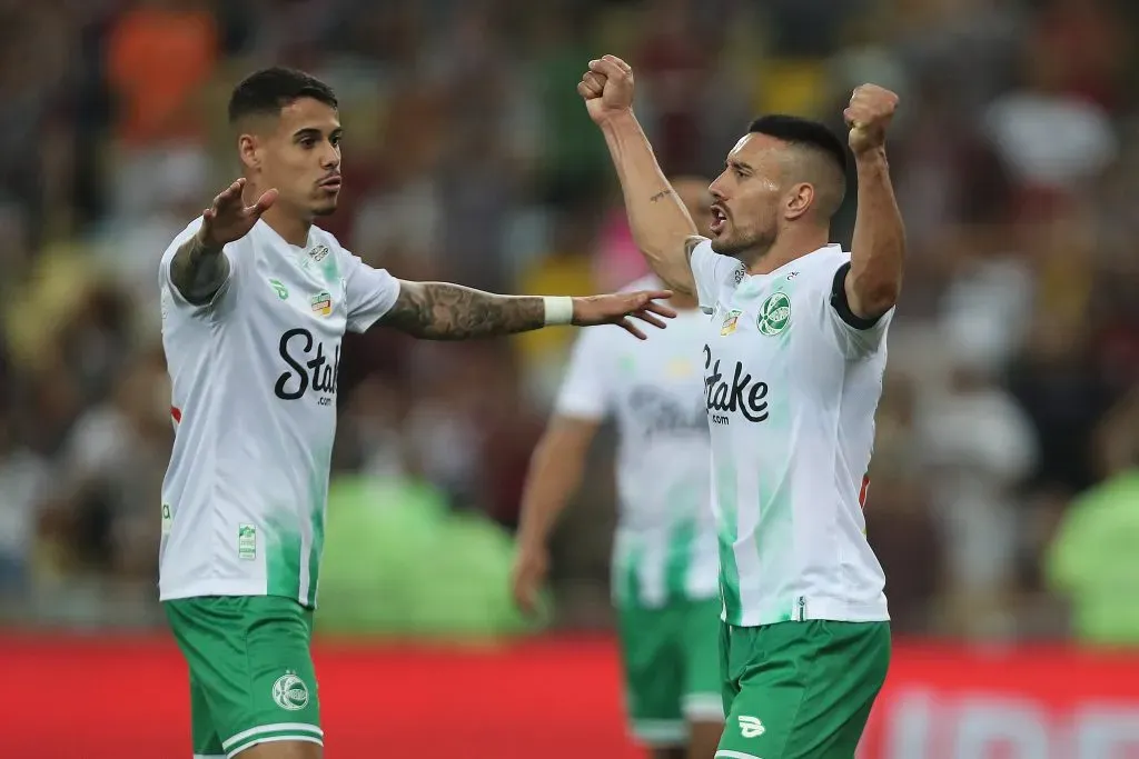 Alan Ruschel sigue jugando fútbol | Getty Images