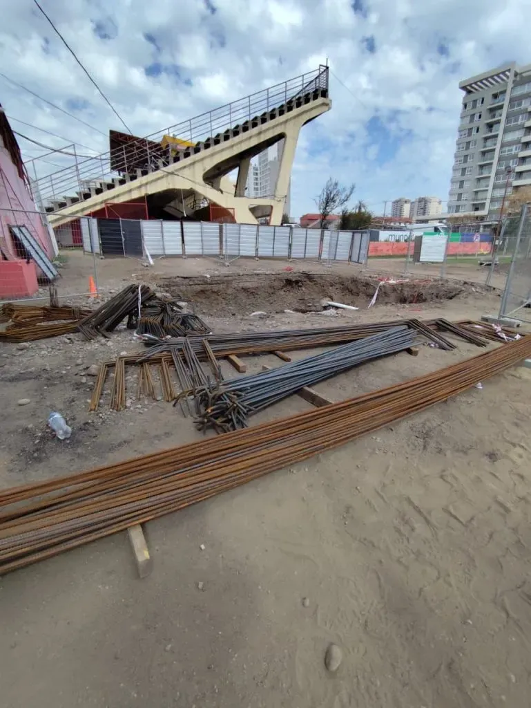 Los espacios que deben ser ocupados por las nuevas torres y el sistema adecuado. Foto: Municipalidad de Independencia.