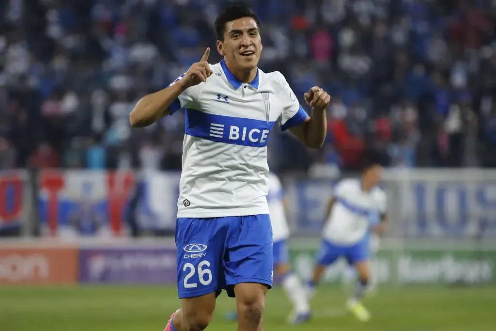 Marcelino Núñez celebra con la Católica, que festejará por él si todo sale según lo esperado. (Felipe Zanca/Photosport).