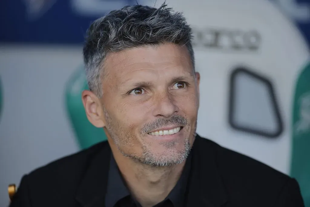 Fernando Ortiz, el entrenador argentino que toma fuerza en Colo Colo. (Manuel Guadarrama/Getty Images).