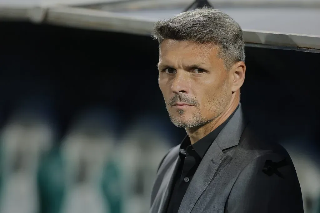 Fernando Ortiz suena fuerte para ser elegido como DT de Colo Colo. (Manuel Guadarrama/Getty Images).
