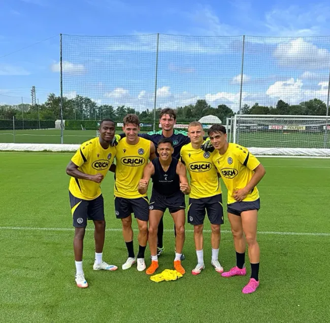 Alexis Sánchez se mostró entrenando con el plantel de Udinese ante las nulas opciones que tiene para salir. Foto: Instagram.