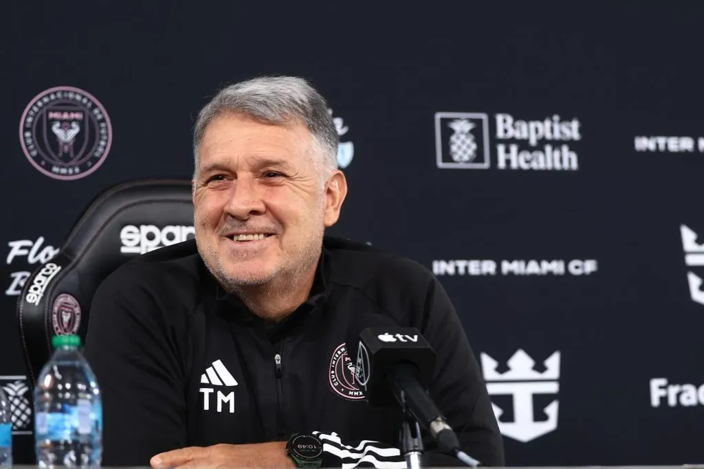 Gerardo Martino mira a Chile para saber si aceptar la oferta de Colo Colo. Foto: Getty Images.