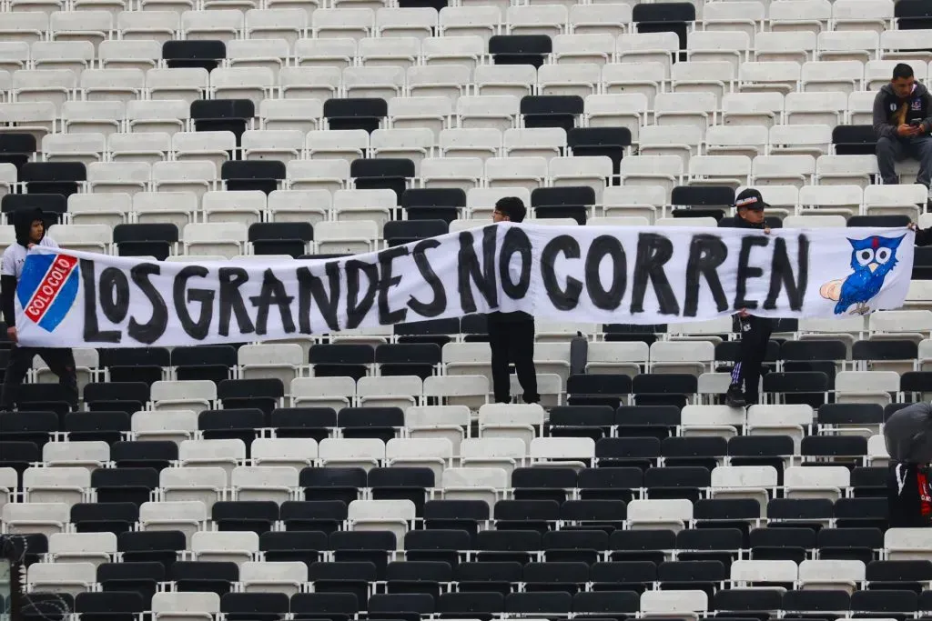 El lienzo de un grupo de hinchas de Colo Colo a U. de Chile | Photosport