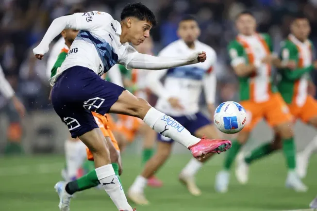 Sebastián Arancibia en acción frente a Cobresal. (Javier Torres/Photosport).