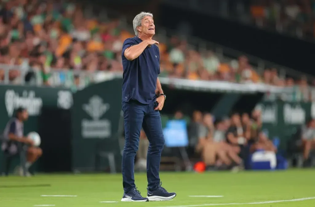 Manuel Pellegrini dirigiendo a Betis. (Photo by Fran Santiago/Getty Images)