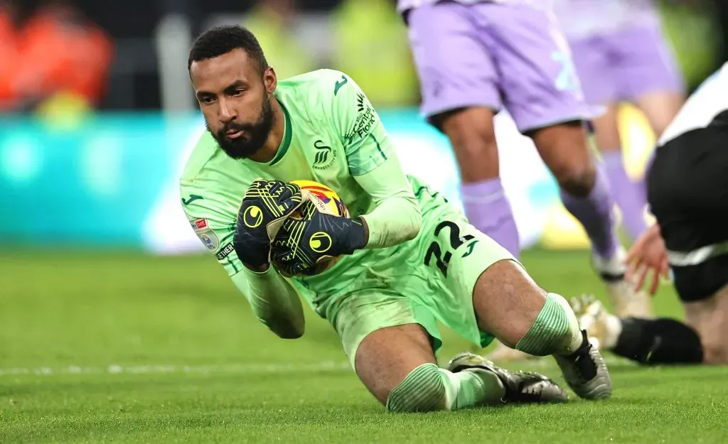 Lawrence Vigouroux en acción por el Swansea City, donde es un bastión inamovible. (David Rogers/Getty Images).